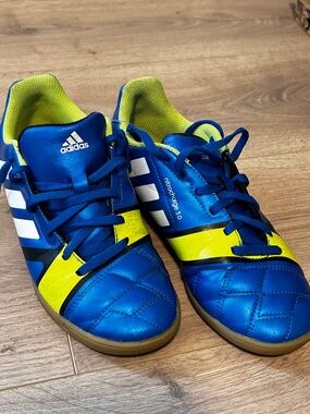 INDOOR SOCCER SHOES Adidas Nitrocharge 3.0 size 4 1/2 children’s
